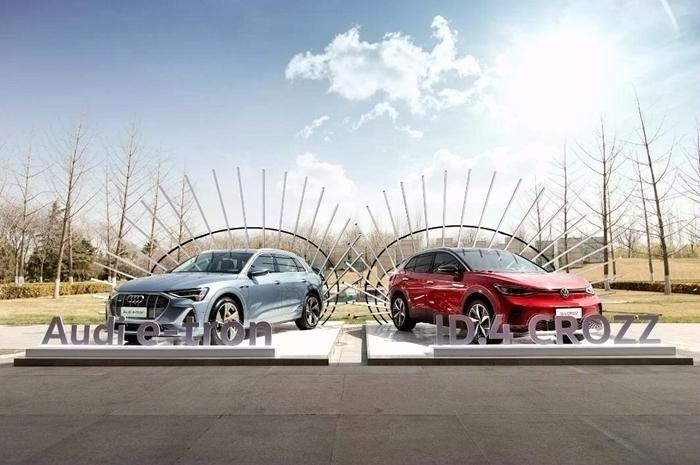 ID.4 CROZZ、Audi e-tron展車